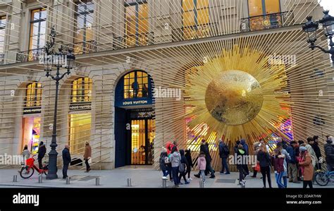 louis vuitton art installation paris